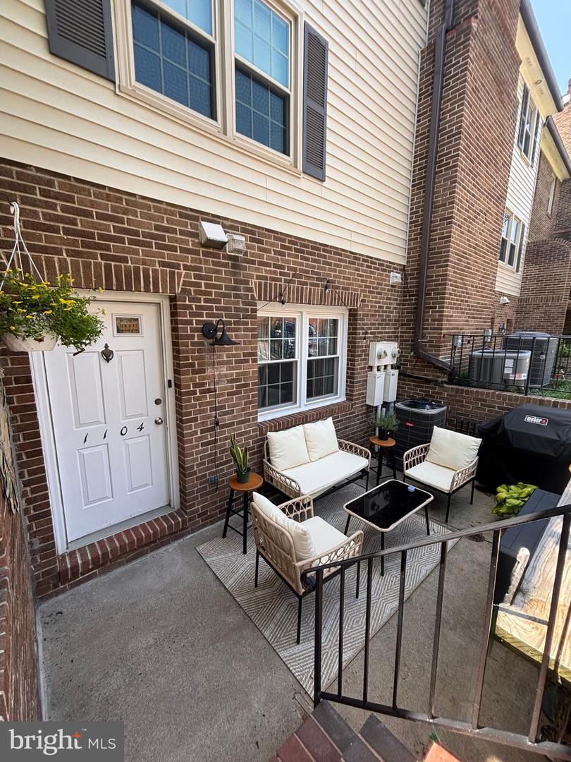 1104 N Stafford Street #1