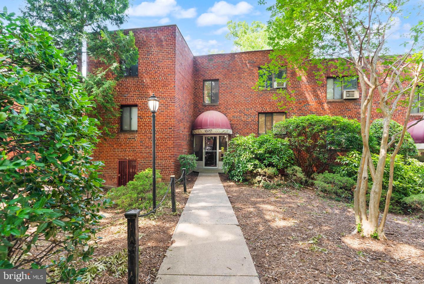 1577 N Colonial Terrace #305-Y