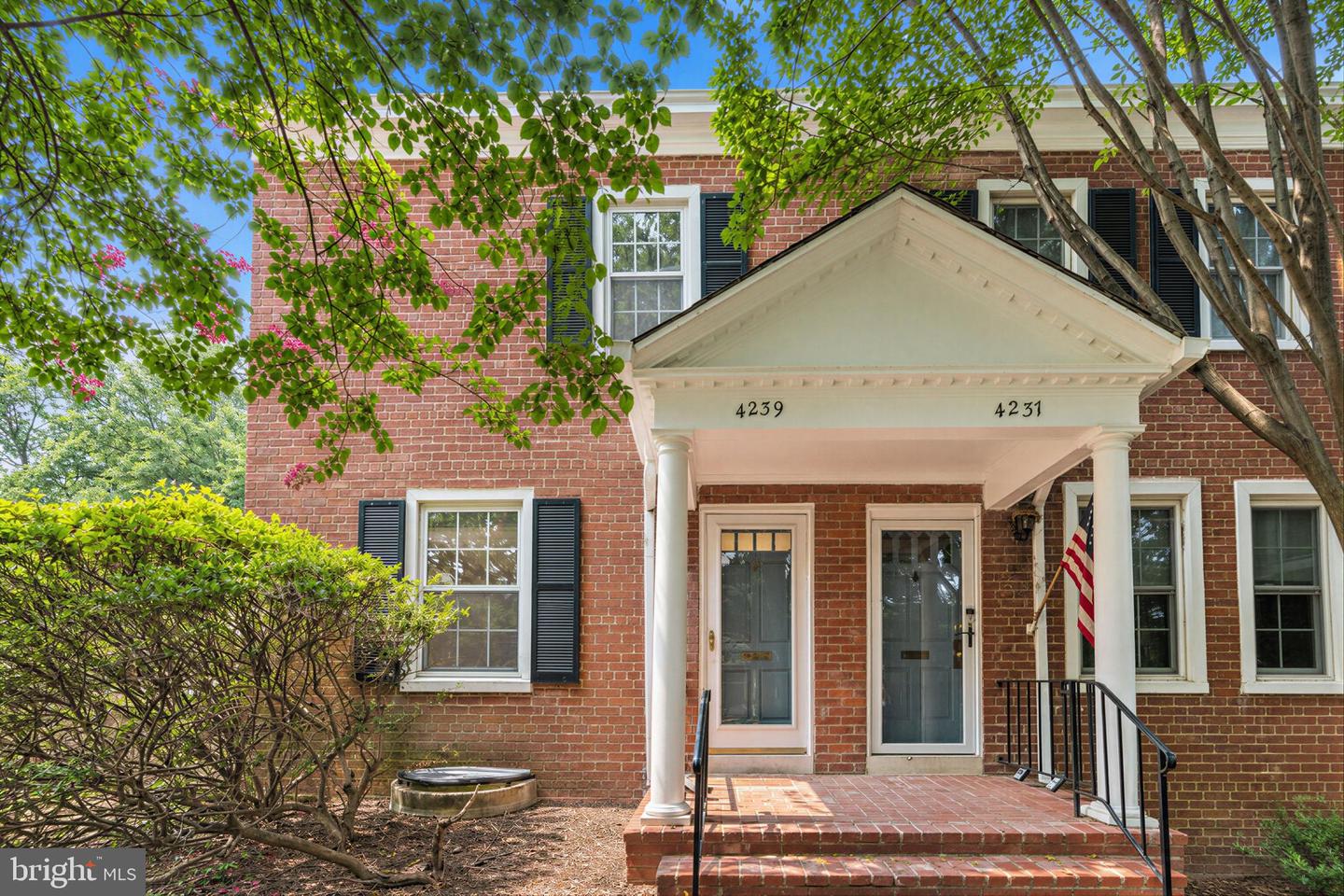 4239 32nd Road S
