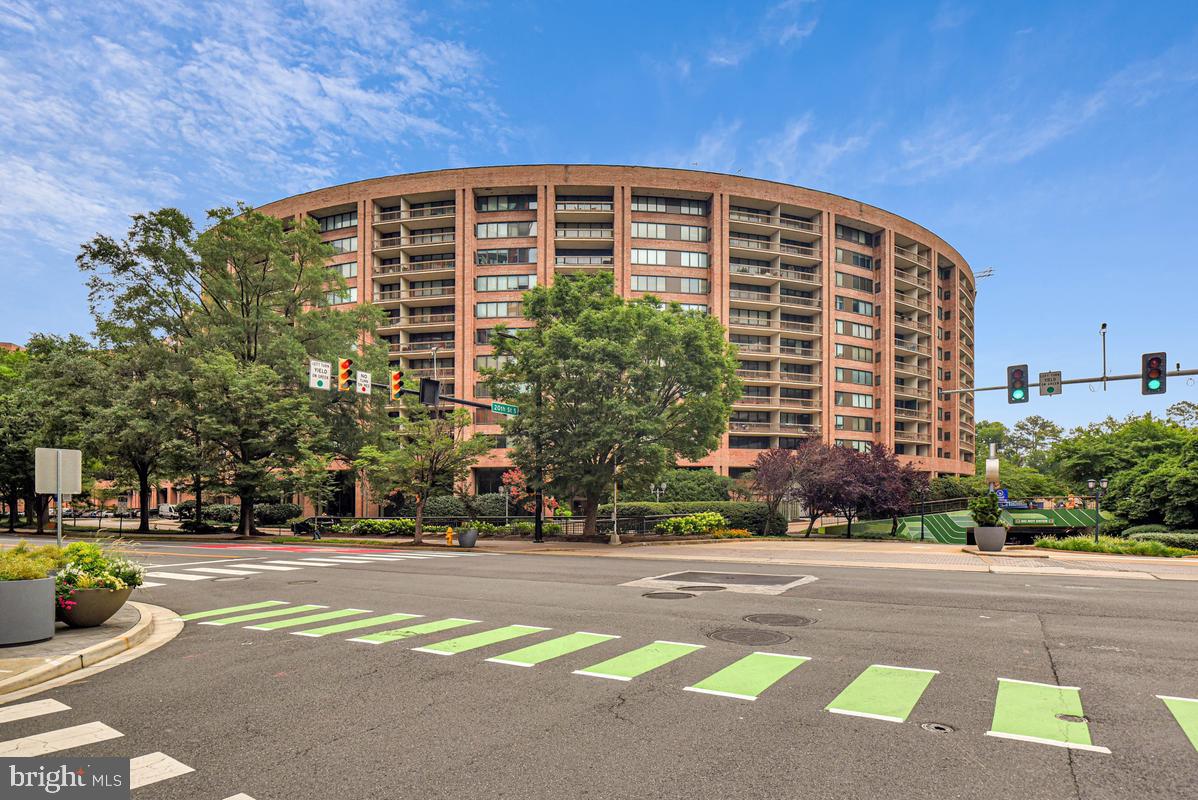 1805 Crystal Drive #807s