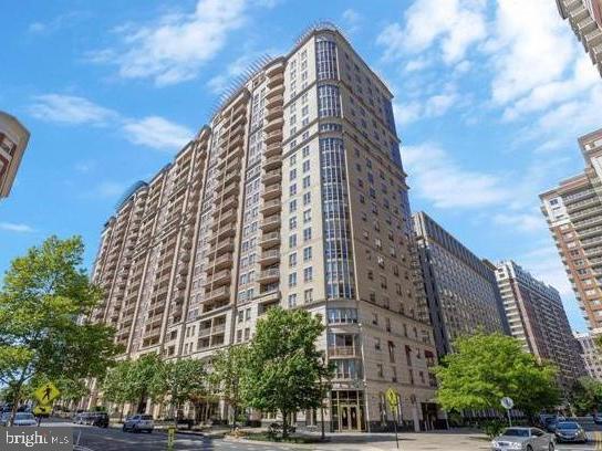 888 N Quincy Street #804