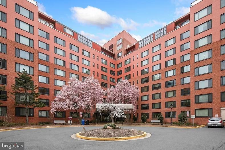 1111 Arlington Boulevard #602