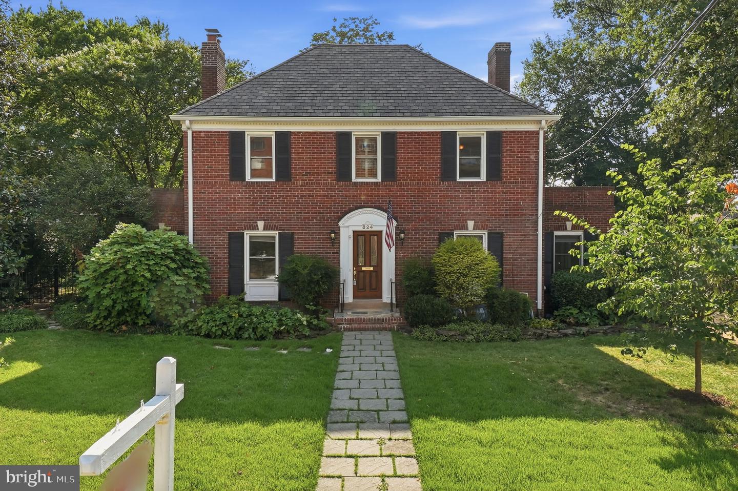 824 S Courthouse Road, Arlington