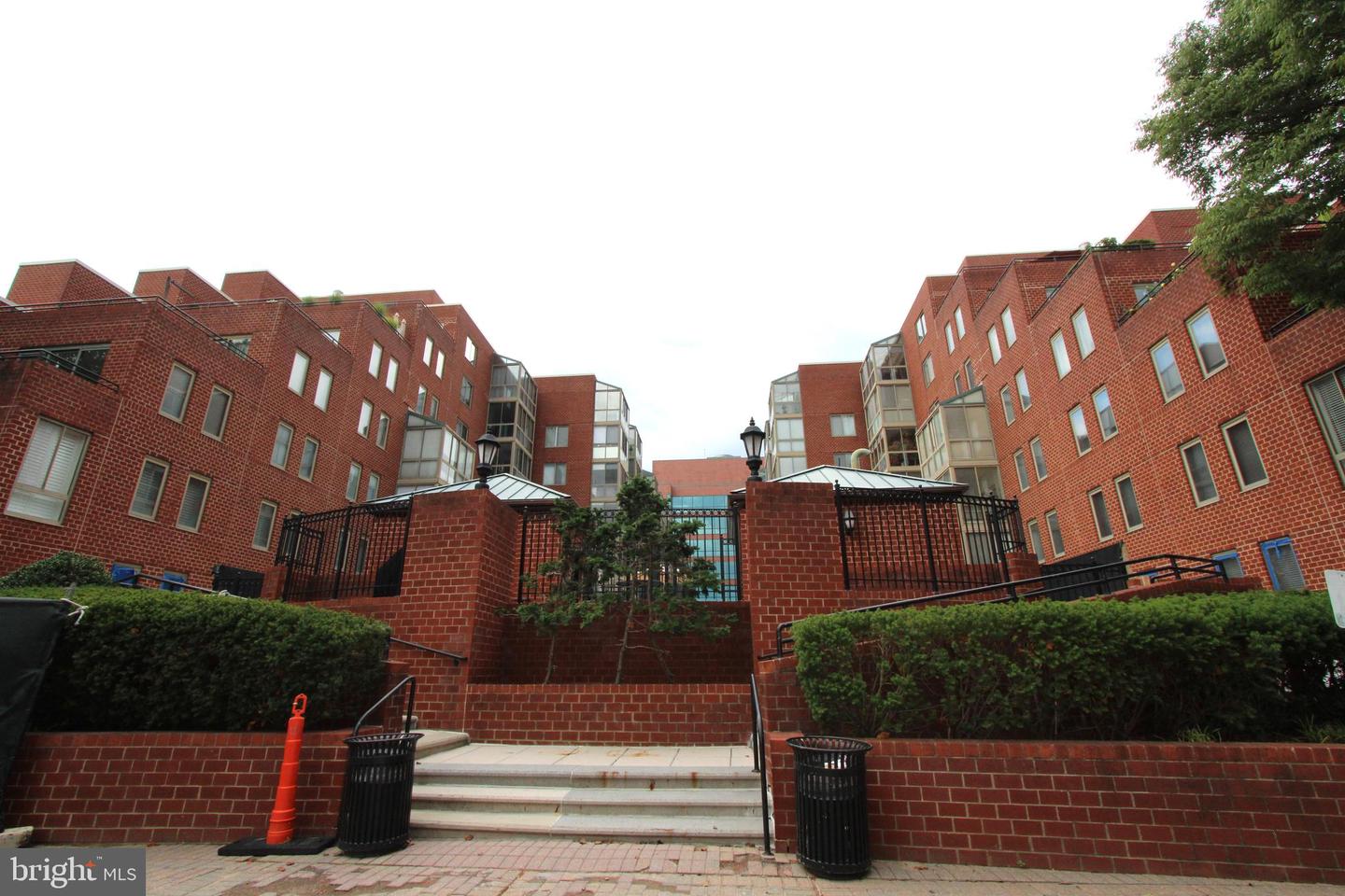 1045 N Utah Street #2-210