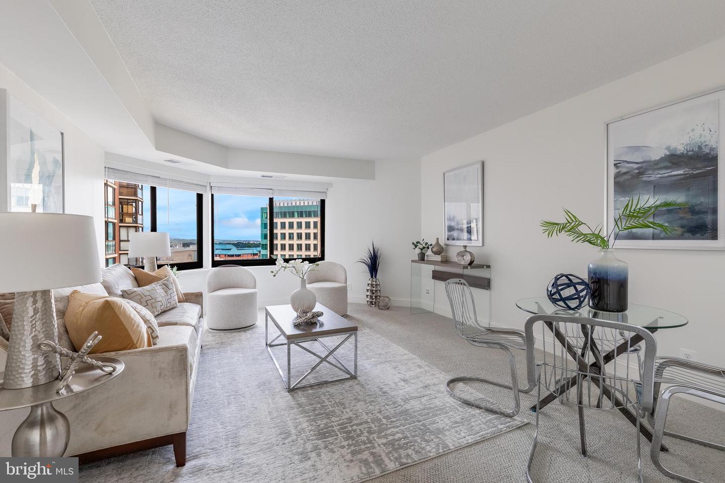 900 N Stafford Street #1402
