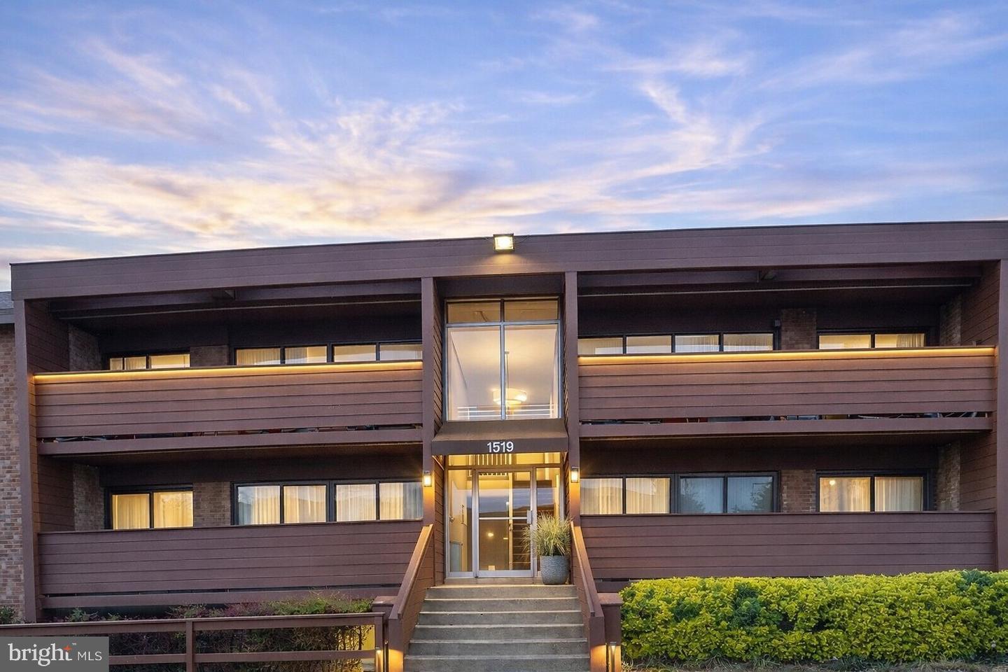1519 S George Mason Drive S #21
