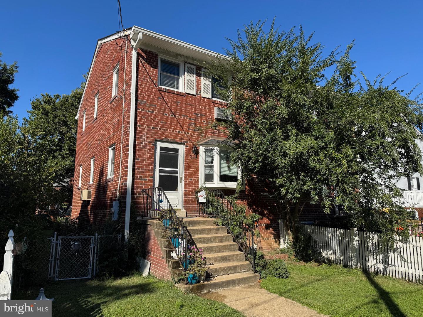 8 E Glendale Avenue, Alexandria