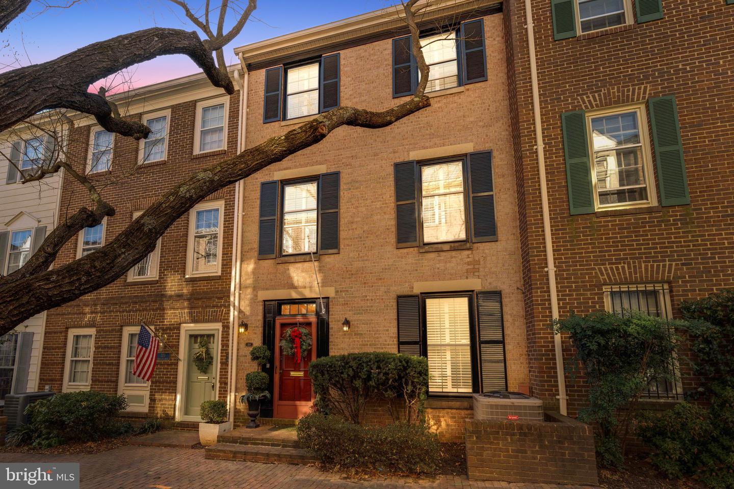 318 N Pitt Street, Alexandria