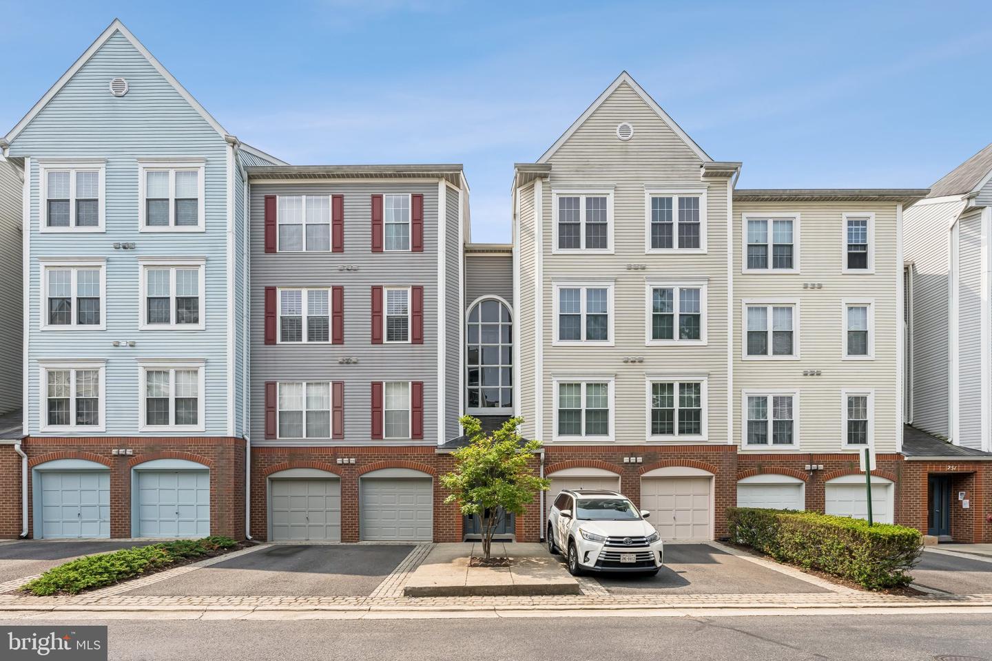 249 S Pickett Street #302, Alexandria