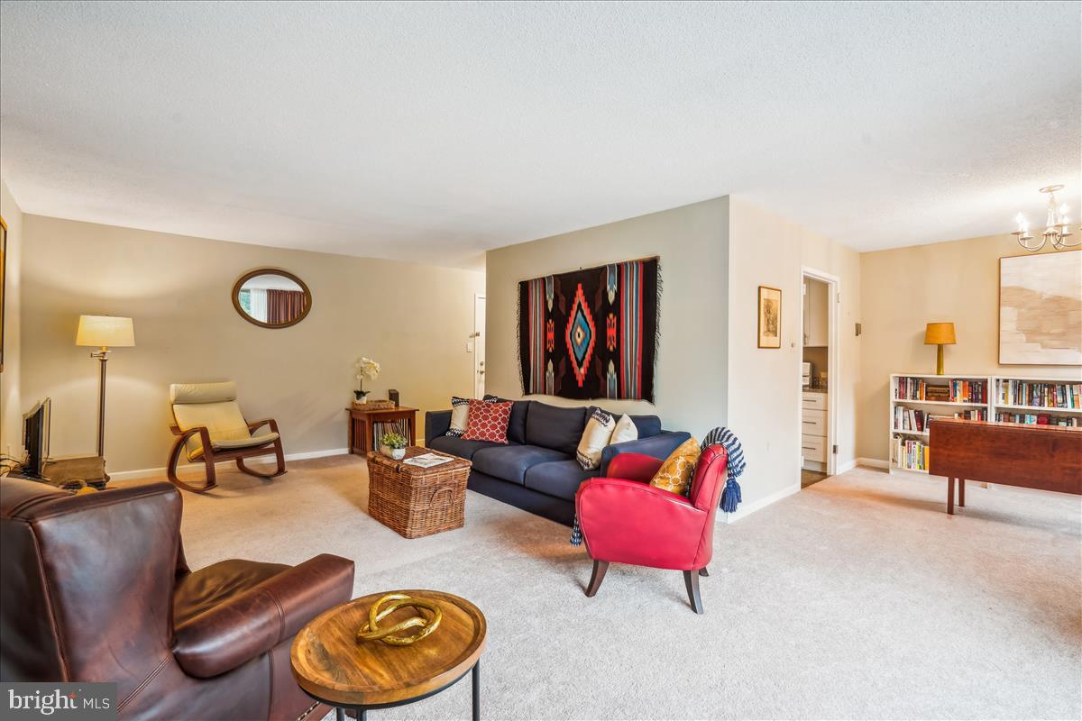 2500 N Van Dorn #326, Alexandria