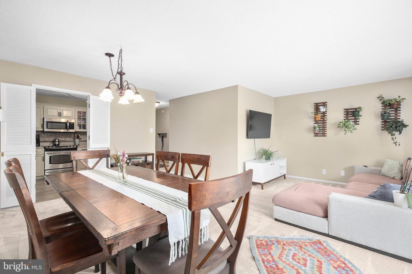 203 Yoakum Parkway #502, Alexandria