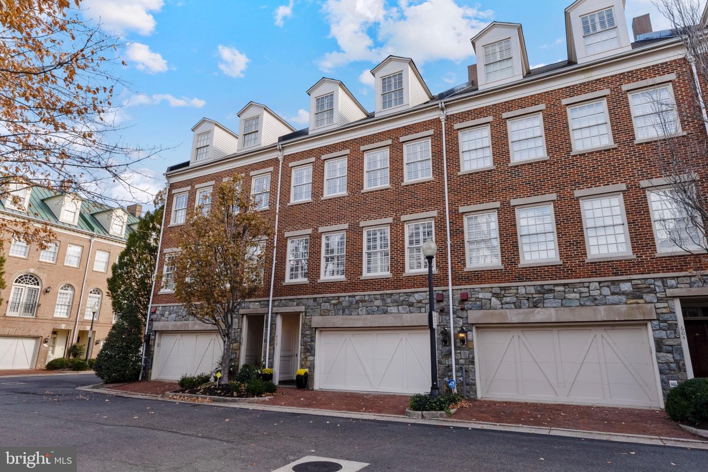 602 Fords Landing Way, Alexandria