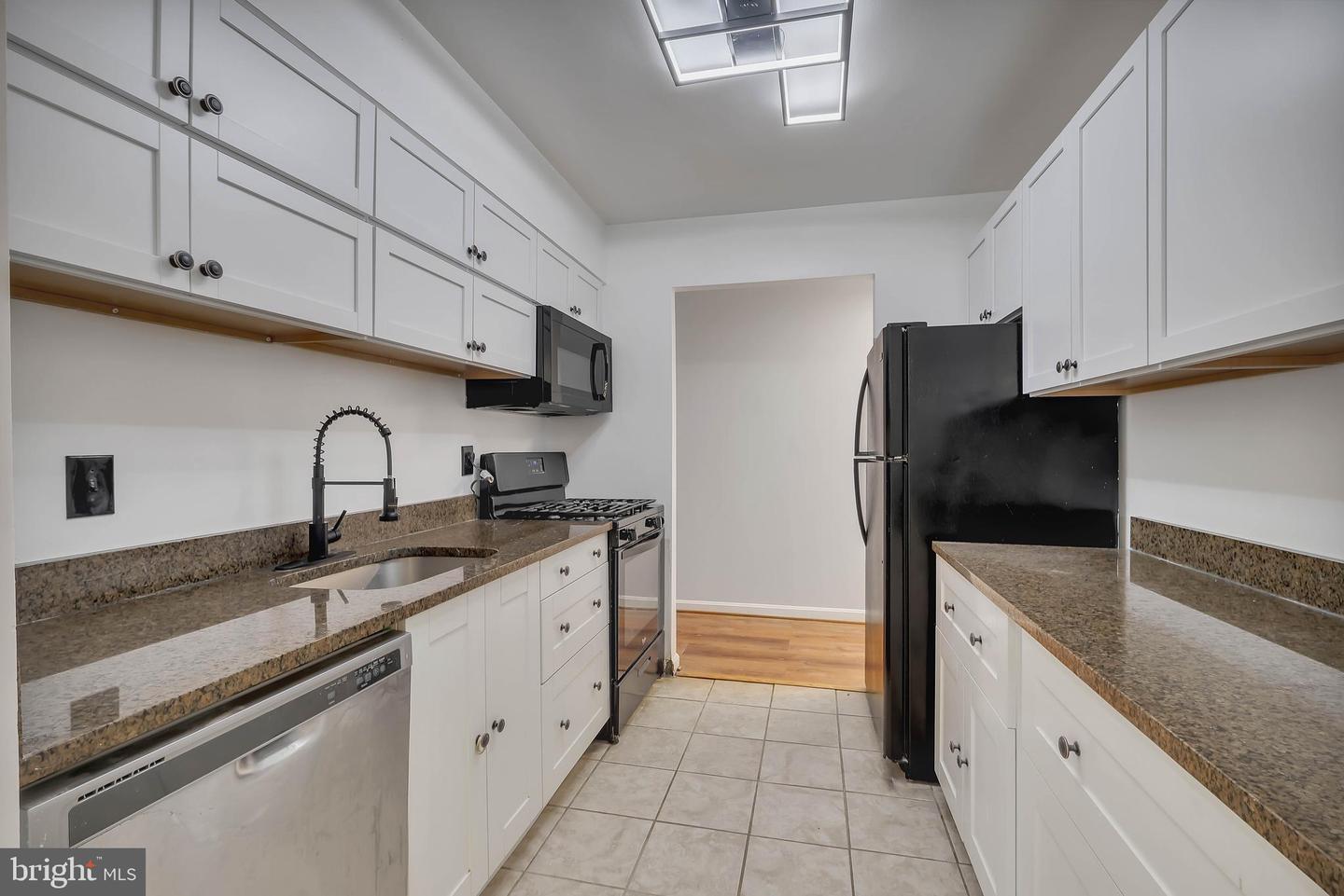 17 Canterbury Square #103, Alexandria