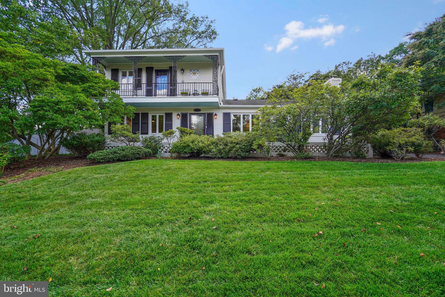 500 Crown View Drive, Alexandria