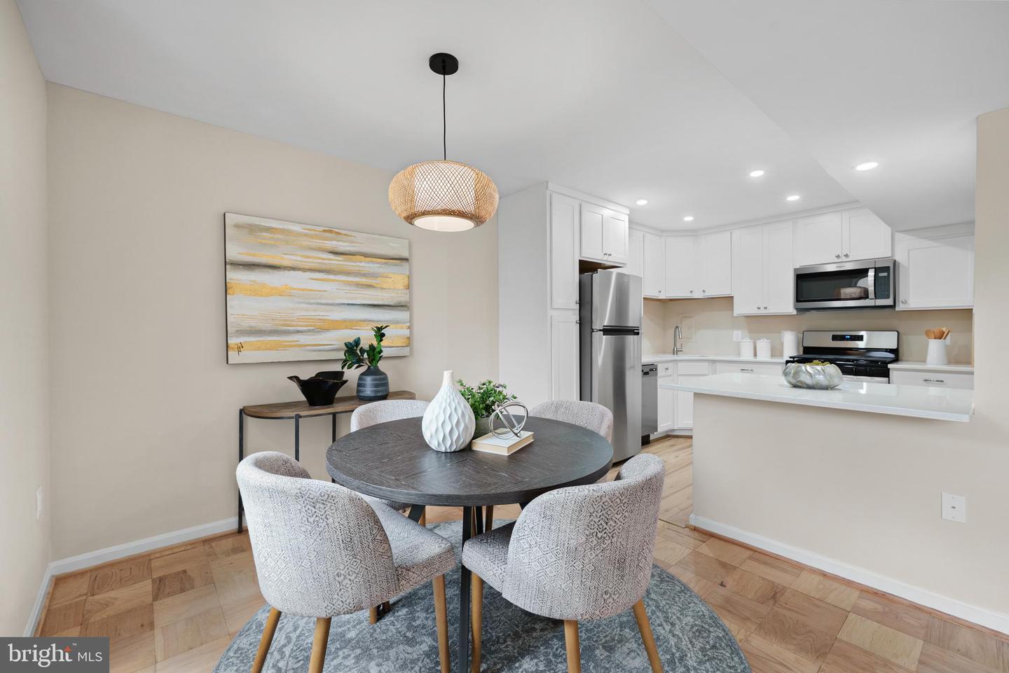 3 Canterbury Square #402, Alexandria