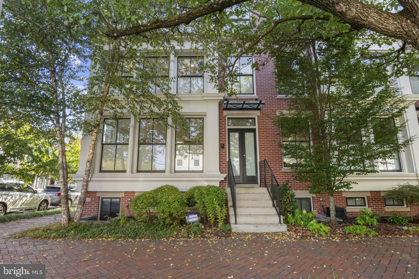 325 N N. Columbus Street, Alexandria