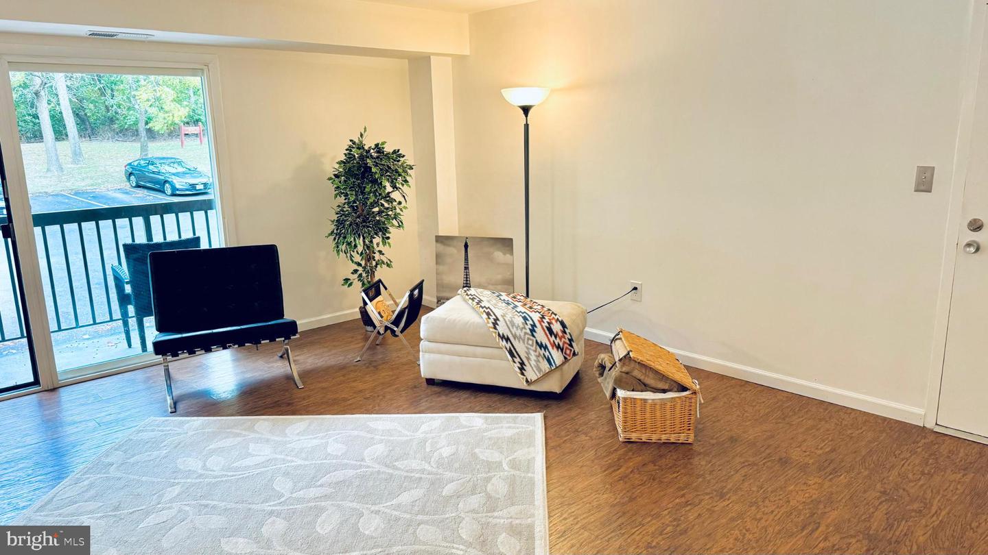 3222 S 28th Street S #304, Alexandria