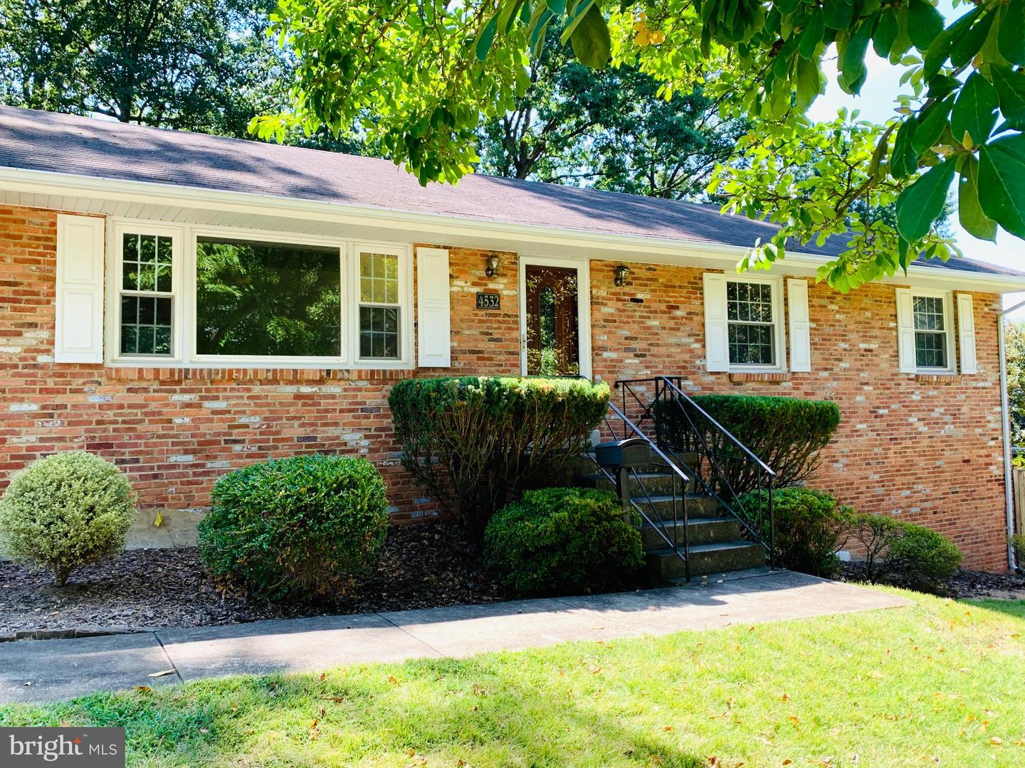 4532 Peacock Avenue, Alexandria