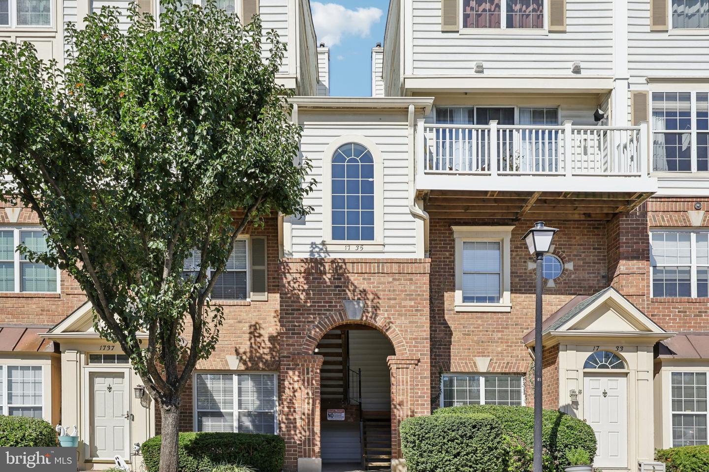 1735 W Braddock Place #302, Alexandria