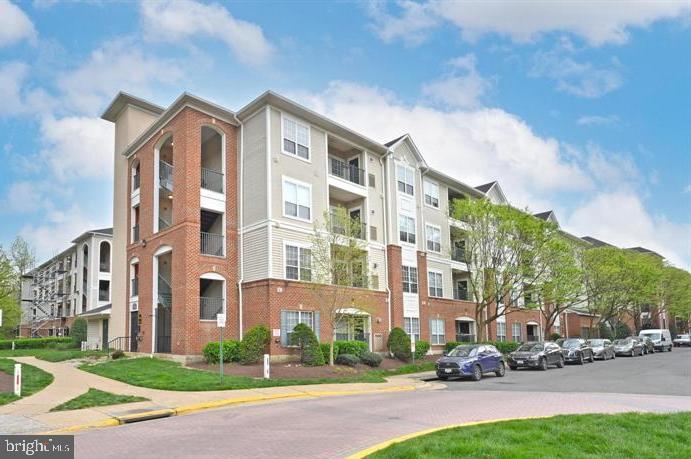 4870 Eisenhower Avenue #203, Alexandria