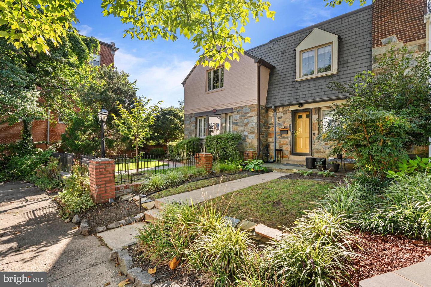 708 Chetworth Place, Alexandria