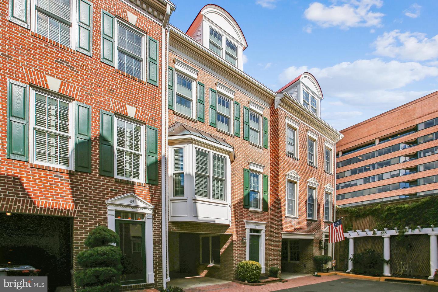 313 Hearthstone Mews, Alexandria