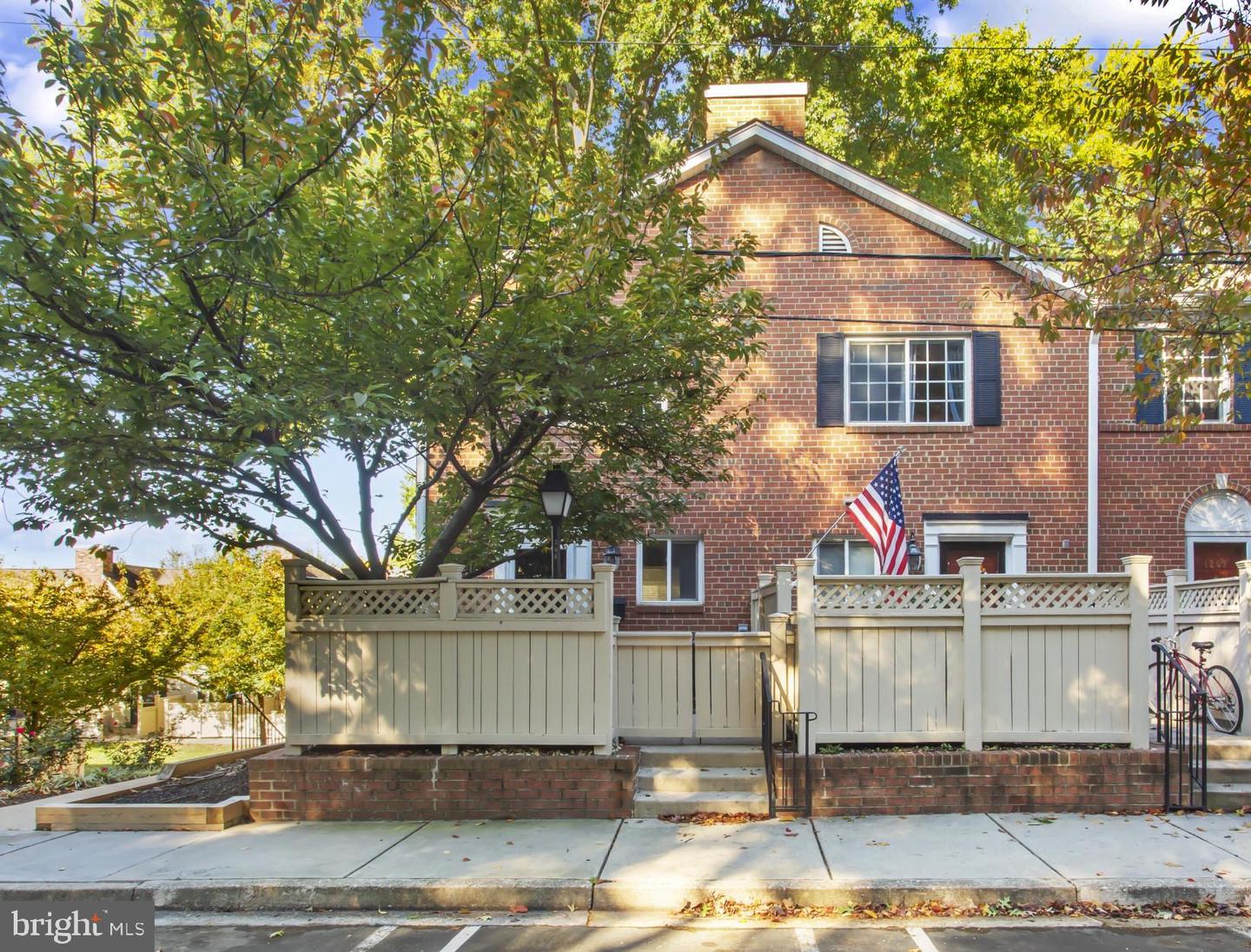 1267 N Van Dorn Street, Alexandria