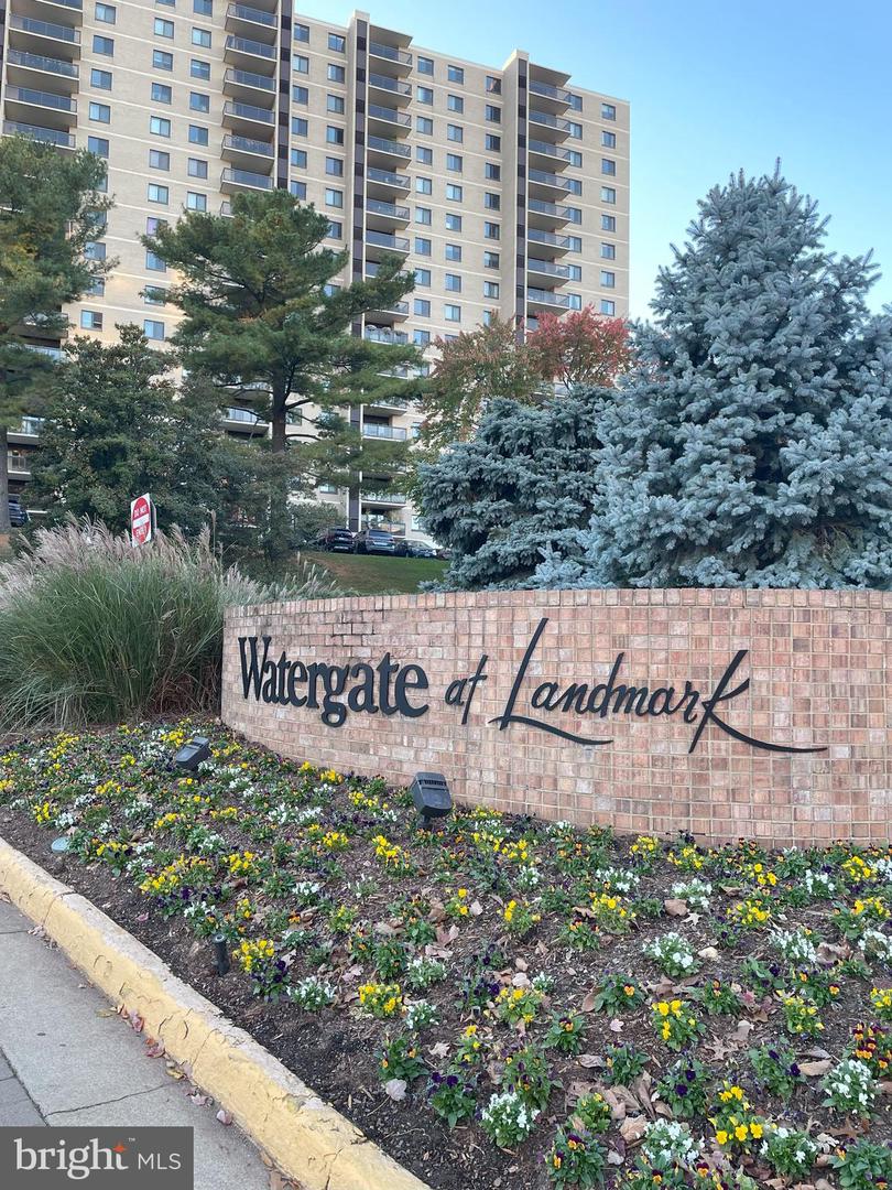 203 Yoakum Parkway #1807
