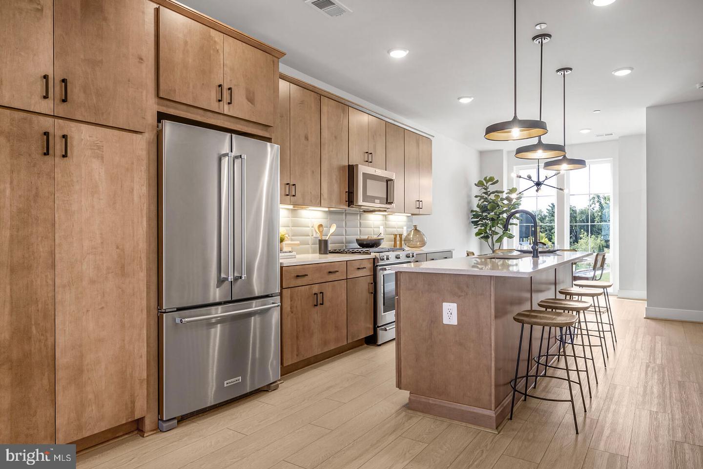 402 Swann Avenue, Alexandria