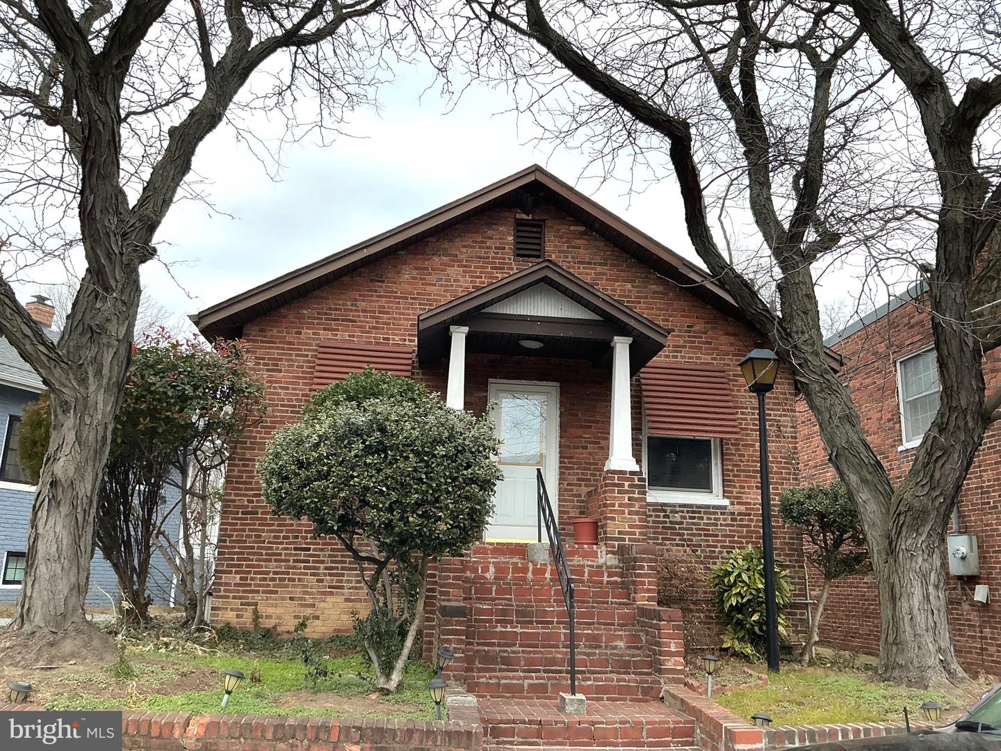 520 E Mount Ida Avenue, Alexandria