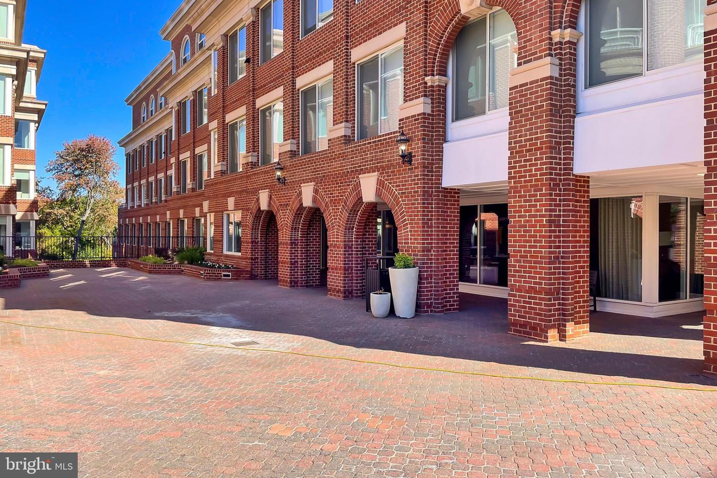 635 Slaters Lane #g-01, Alexandria