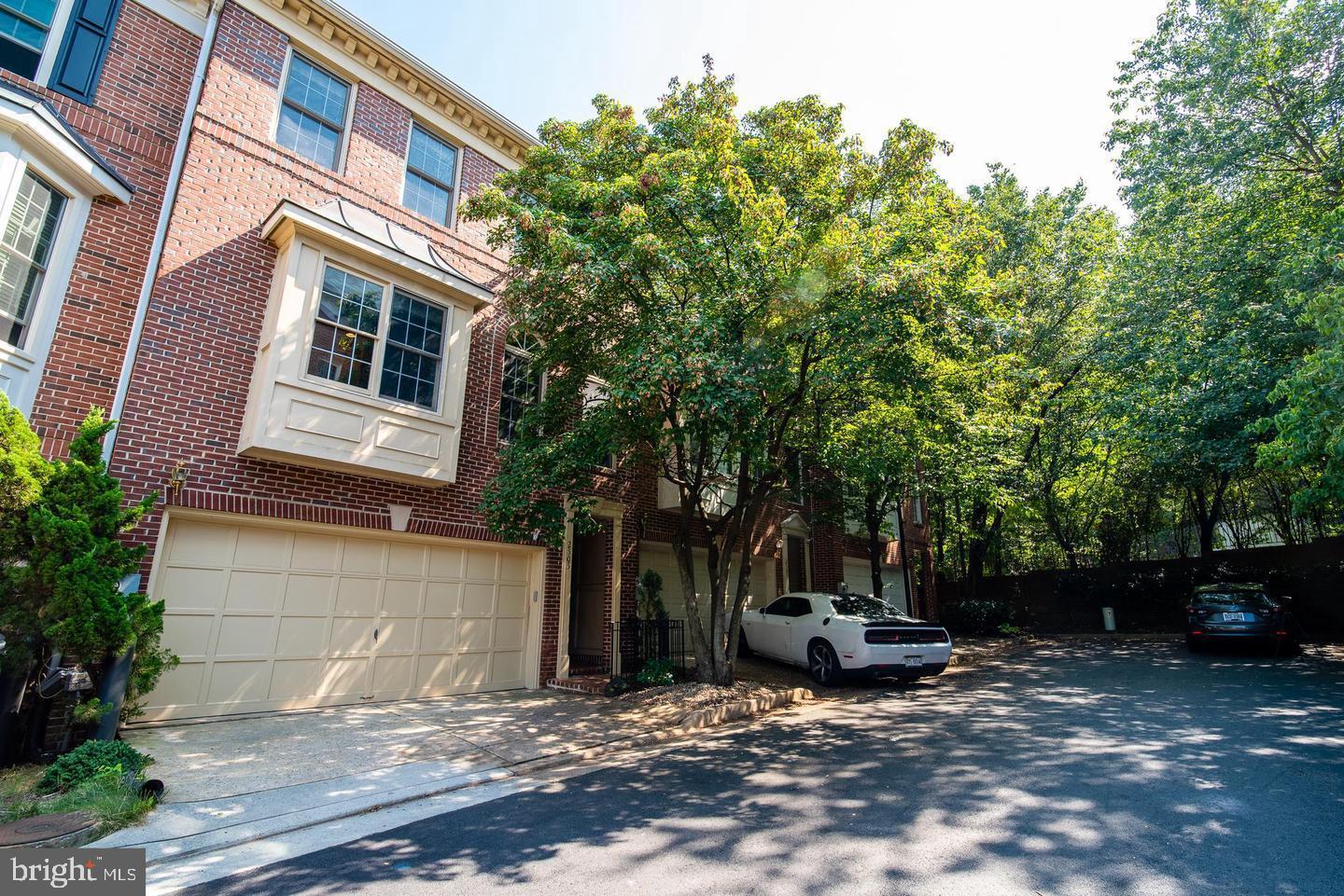 2505 Gadsby Place, Alexandria