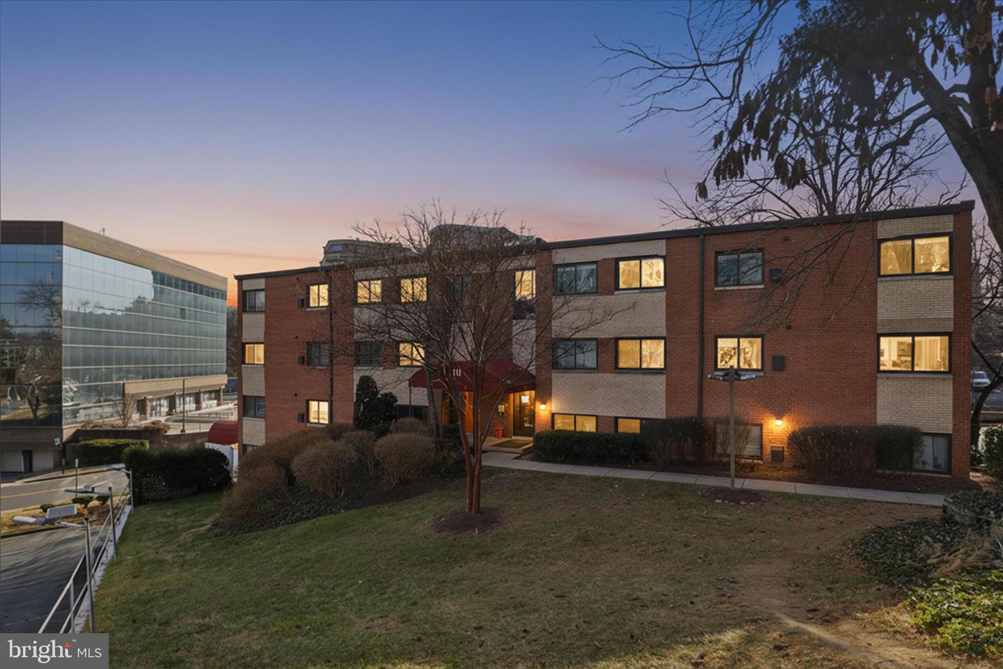 3300 S 28th Street #404, Alexandria