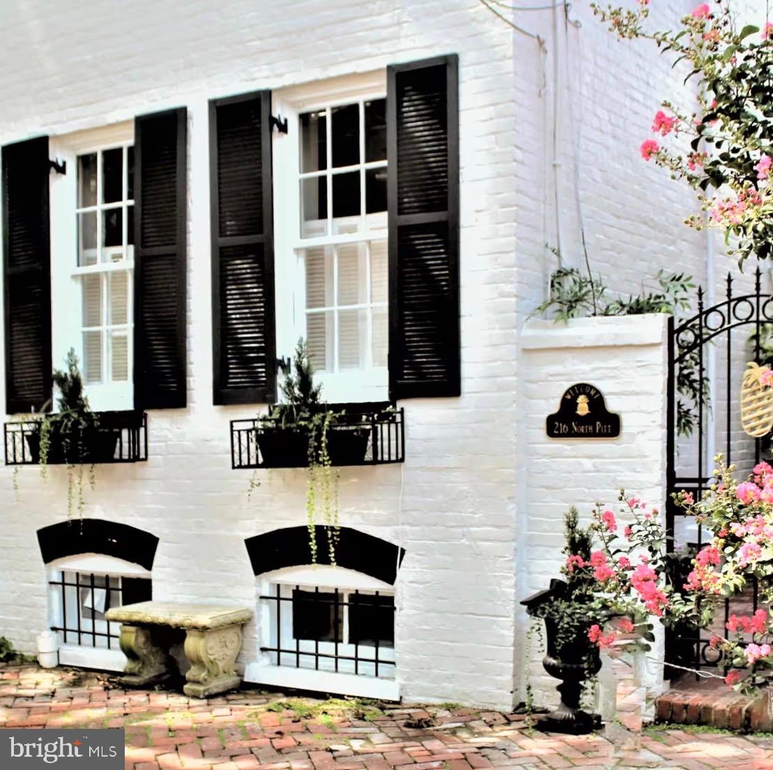 216 N Pitt Street, Alexandria