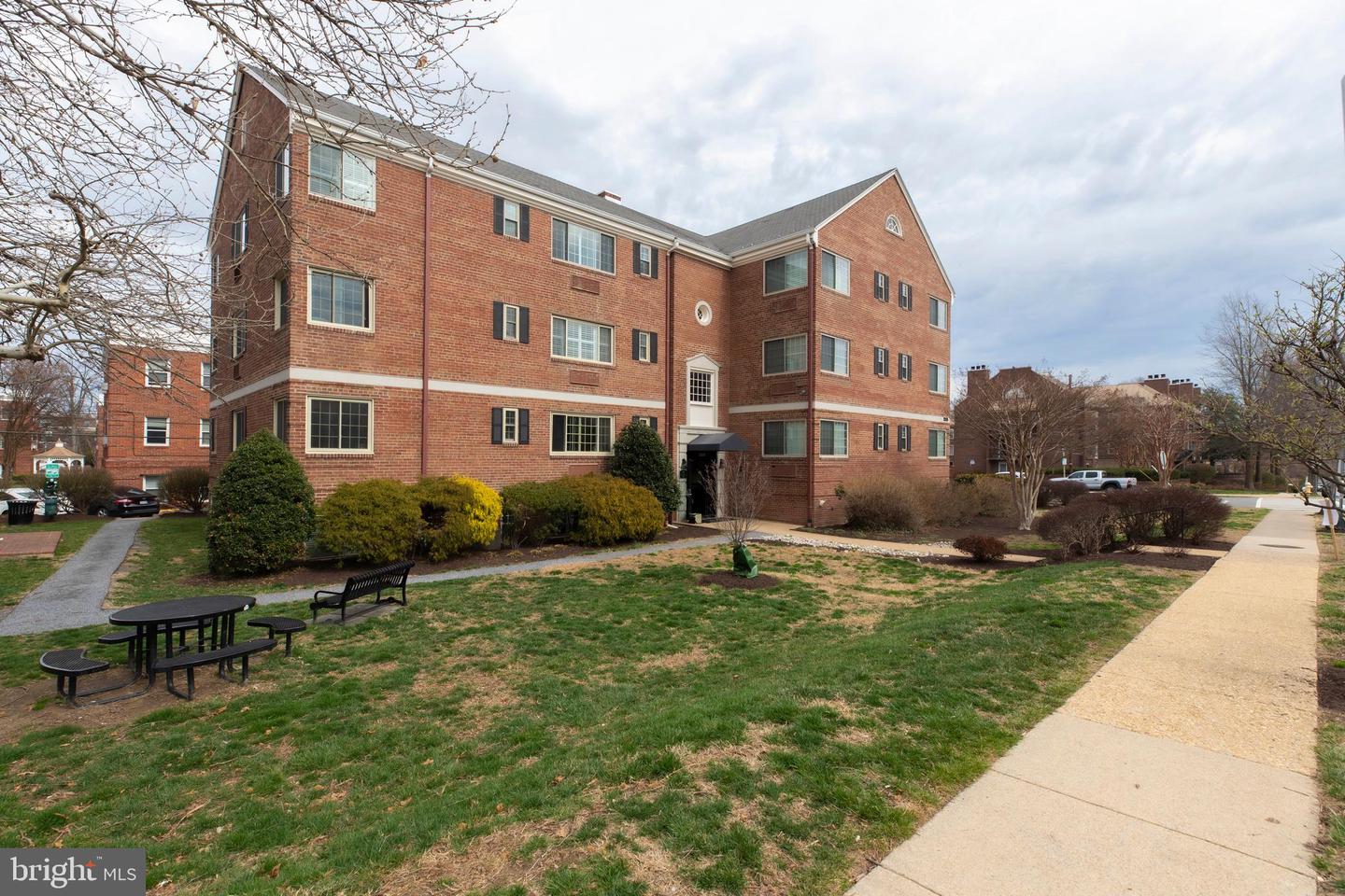 820b S Washington Street #325, Alexandria