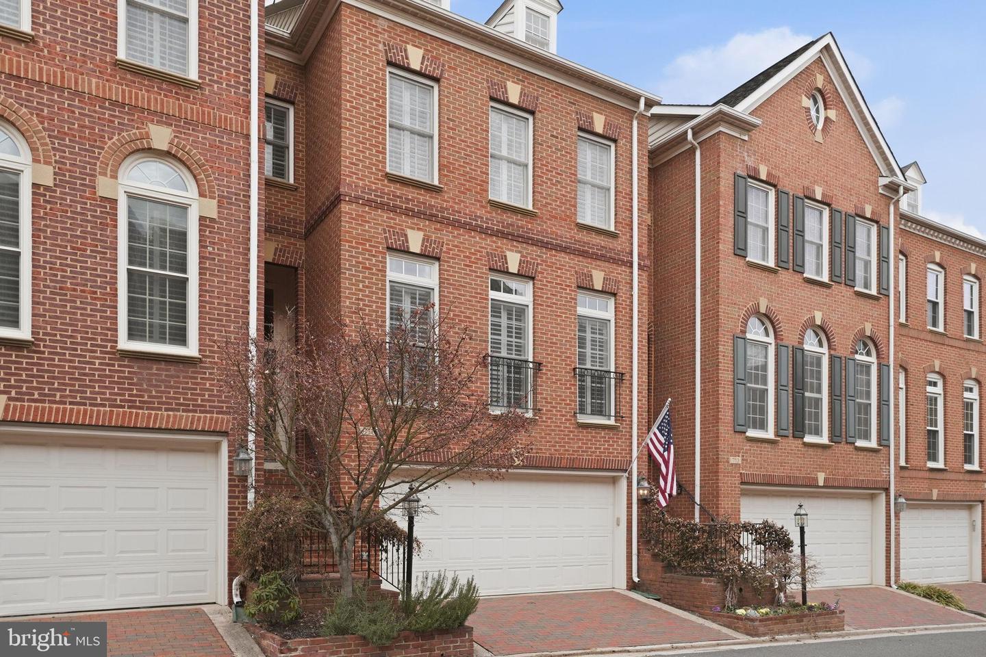 715 Hawkins Way, Alexandria