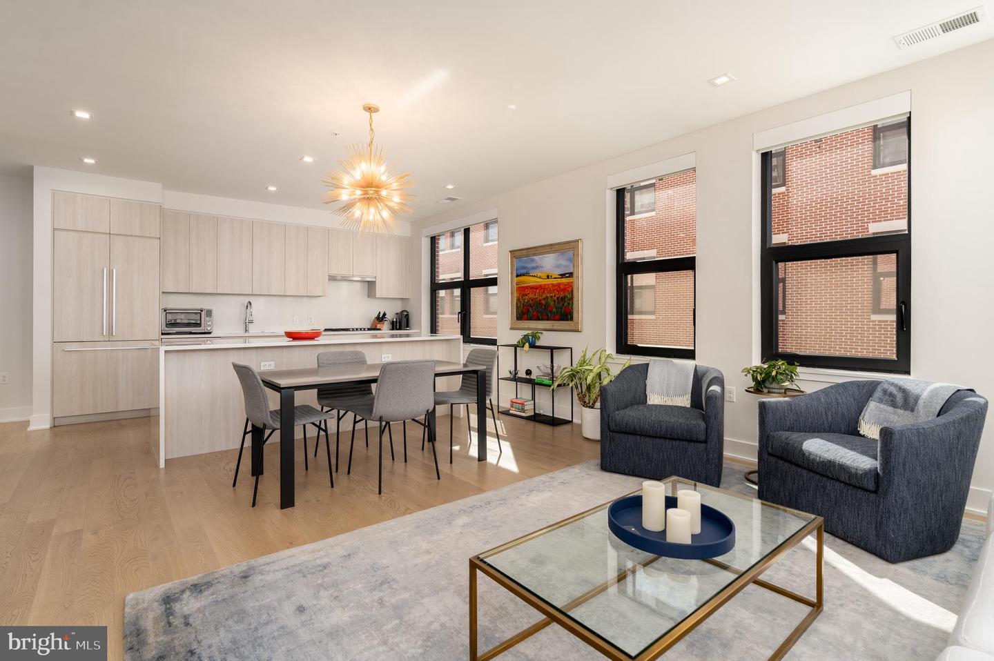 737 Swann Avenue #402, Alexandria