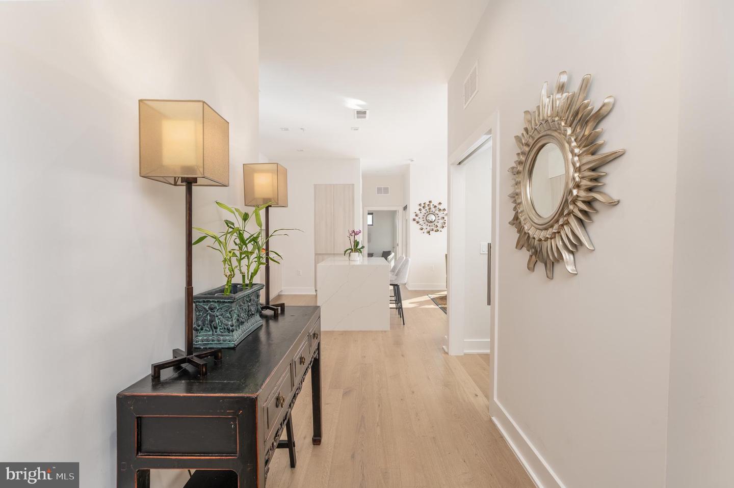 737 Swann Avenue #607, Alexandria