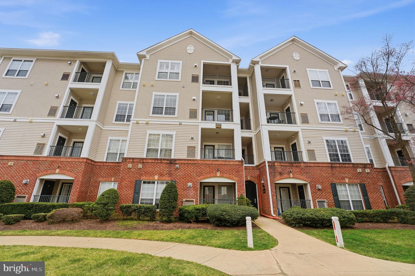 4854 Eisenhower Avenue #351