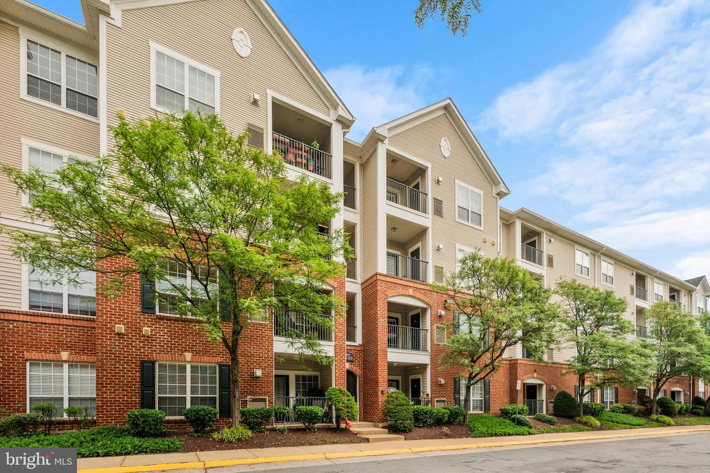 4854 Eisenhower Avenue #157