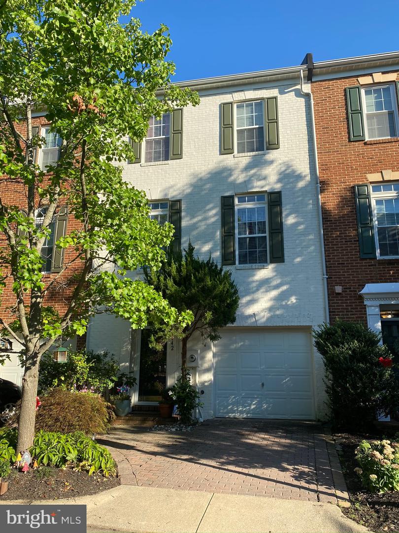 5042 Grimm Drive, Alexandria