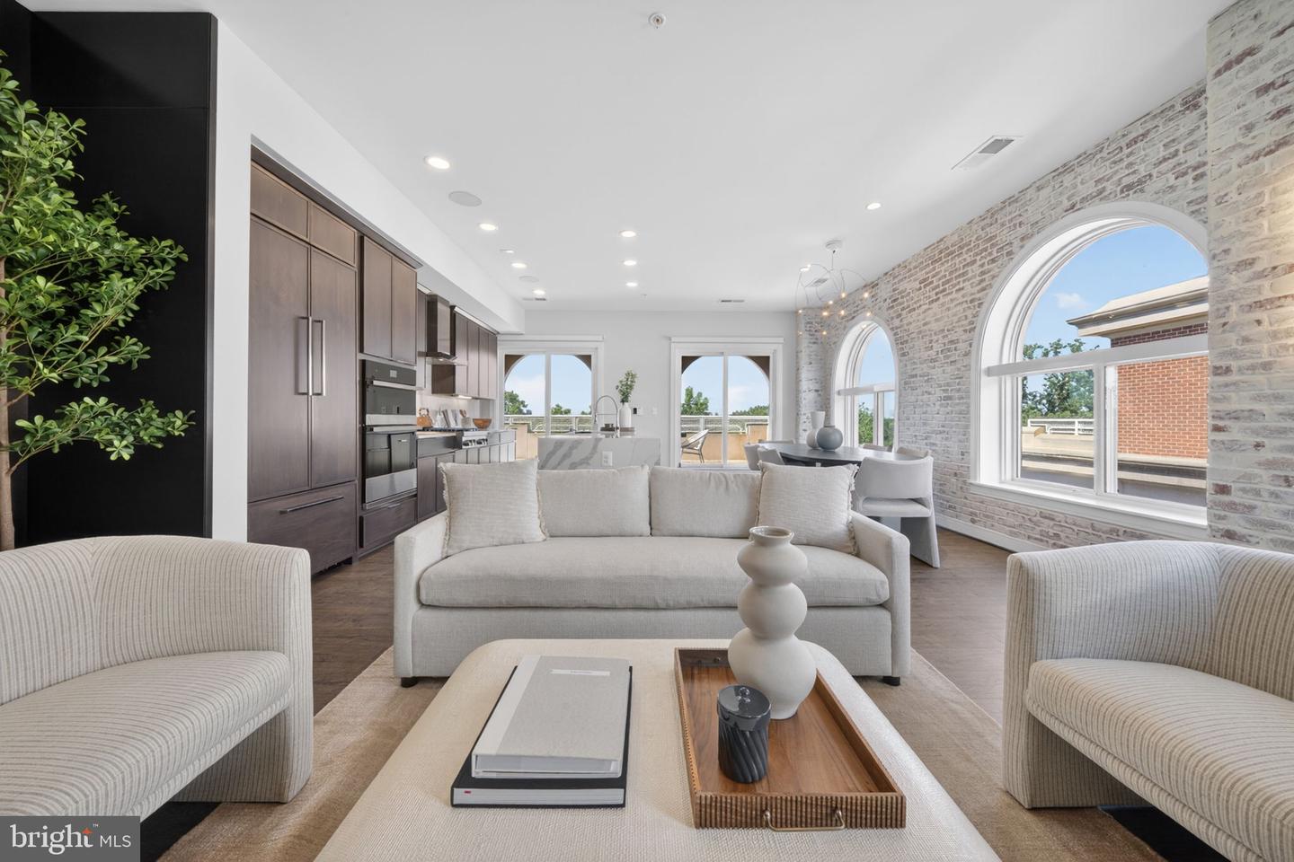 625 Slaters Lane #402