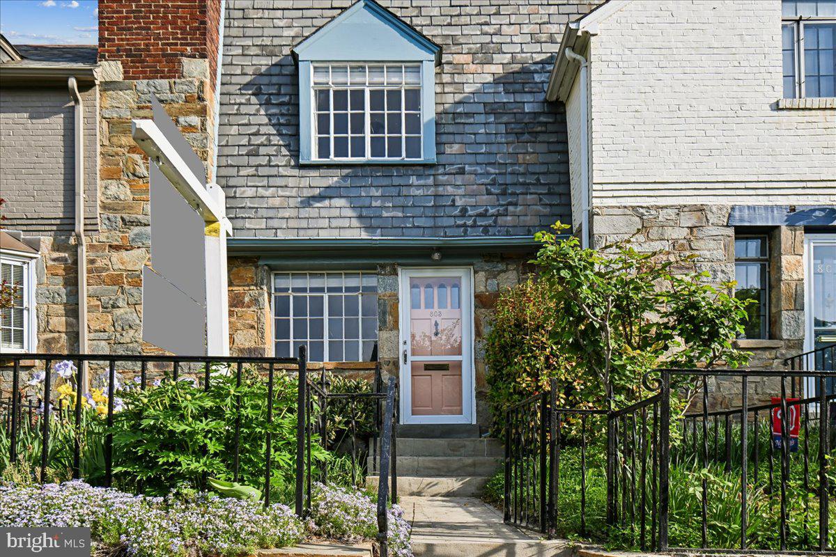 803 Chetworth Place, Alexandria