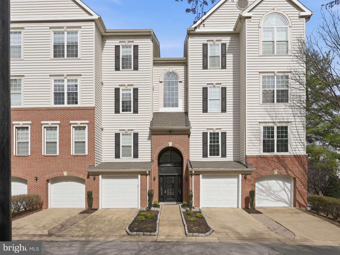 4667 Longstreet Lane #205