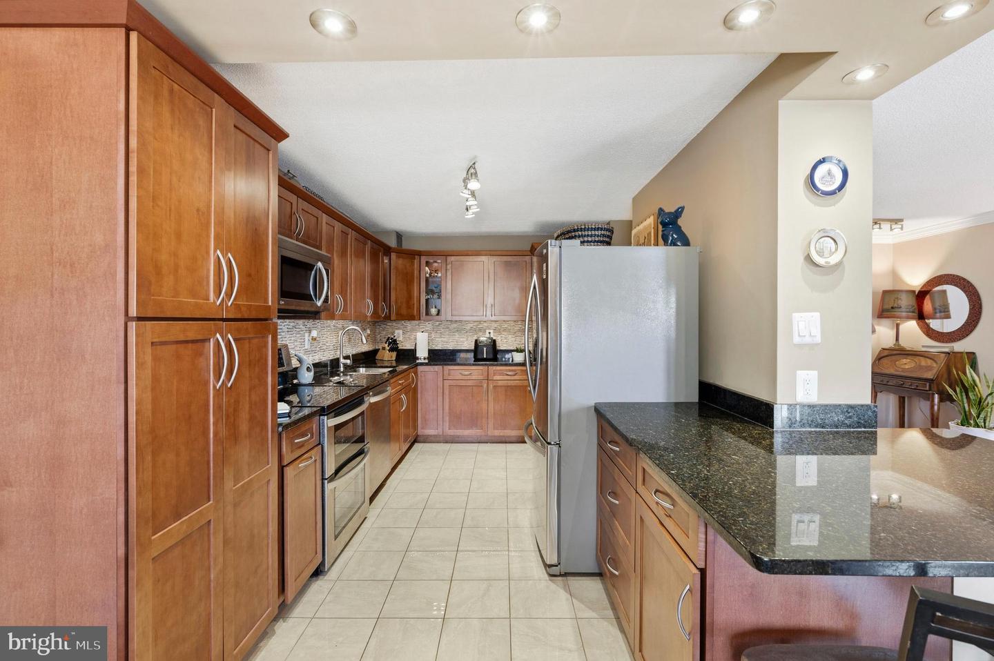 203 Yoakum Parkway #410