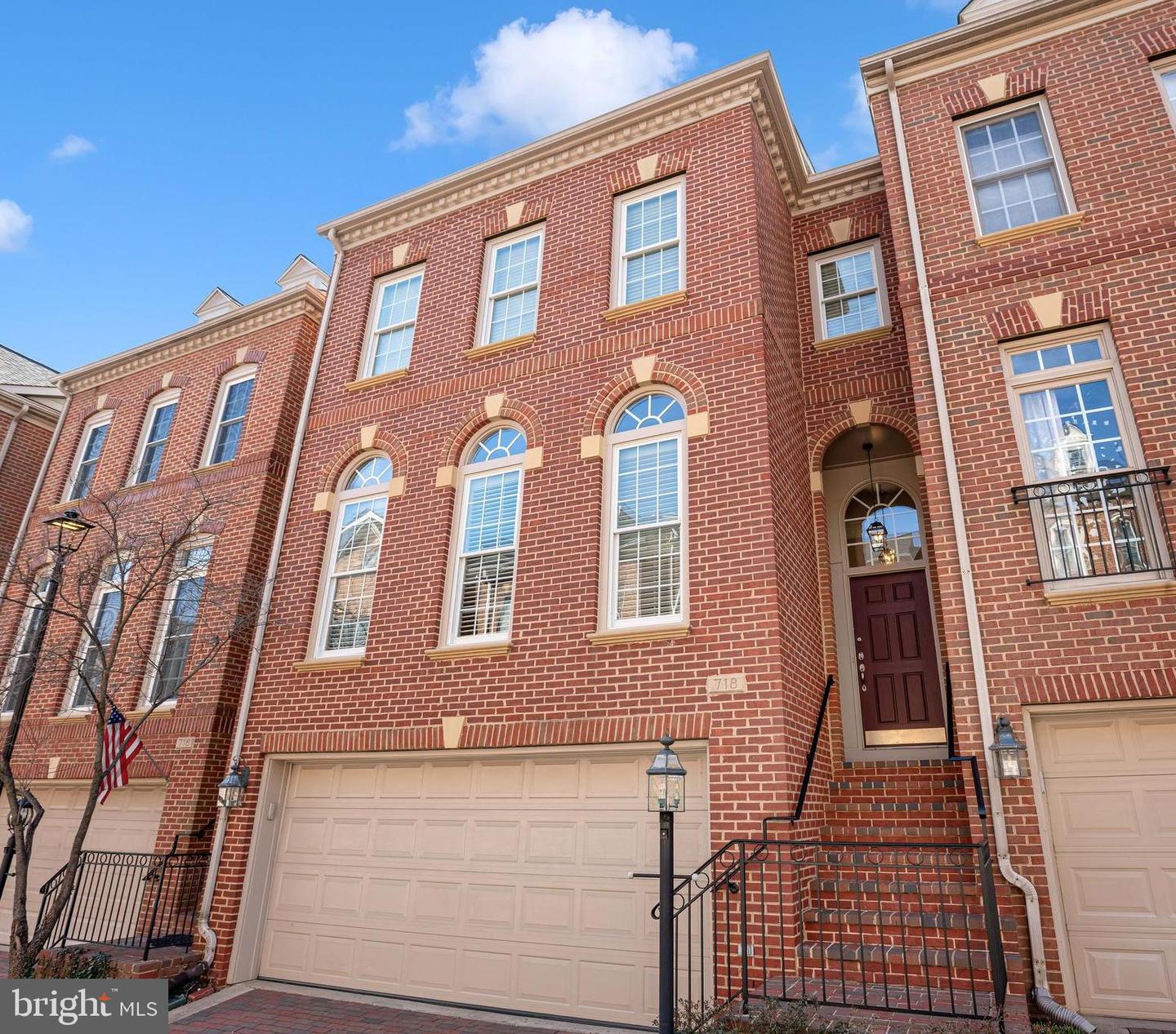 718 Hawkins Way, Alexandria