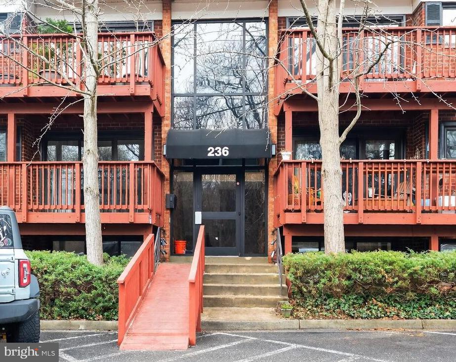236 W Taylor Run Parkway #4, Alexandria