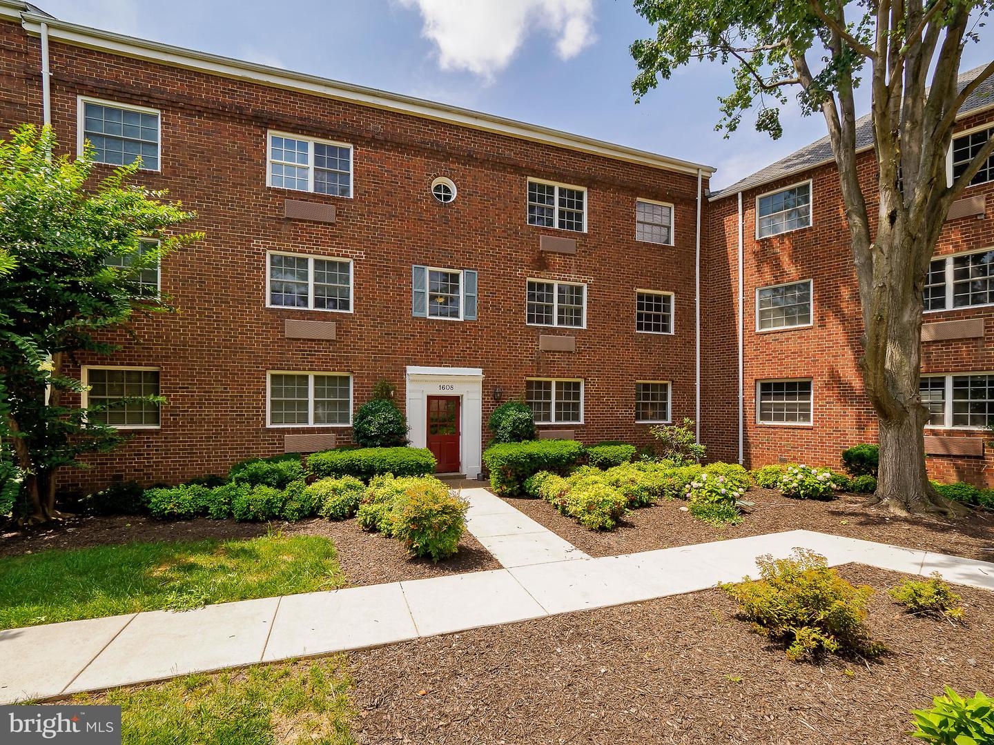 1608 W Abingdon Drive #102