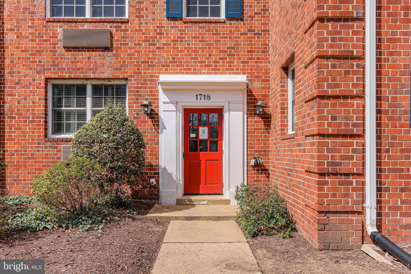 1718 W Abingdon Drive #103