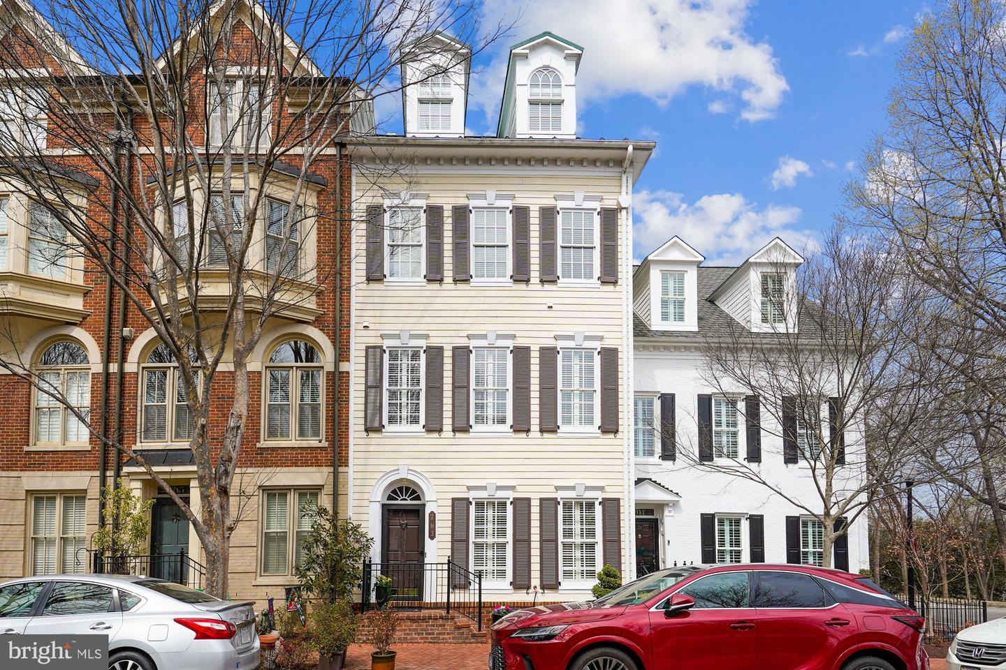 703 Rose Square, Alexandria